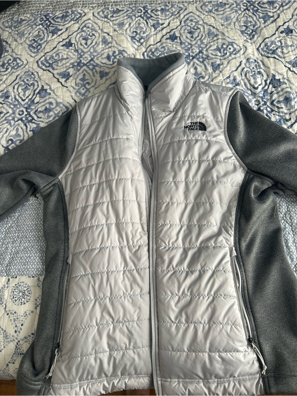 The North Face Women's Light Gray Quilted & Dark Gray Fleece Hybrid Jacket